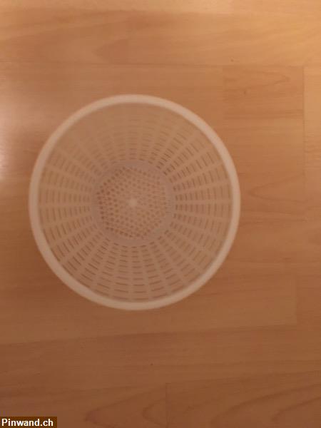 Bild 2: Milchfarbiger Korb