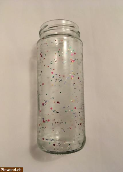 Bild 1: Glasvase mit Deko farbglitzer