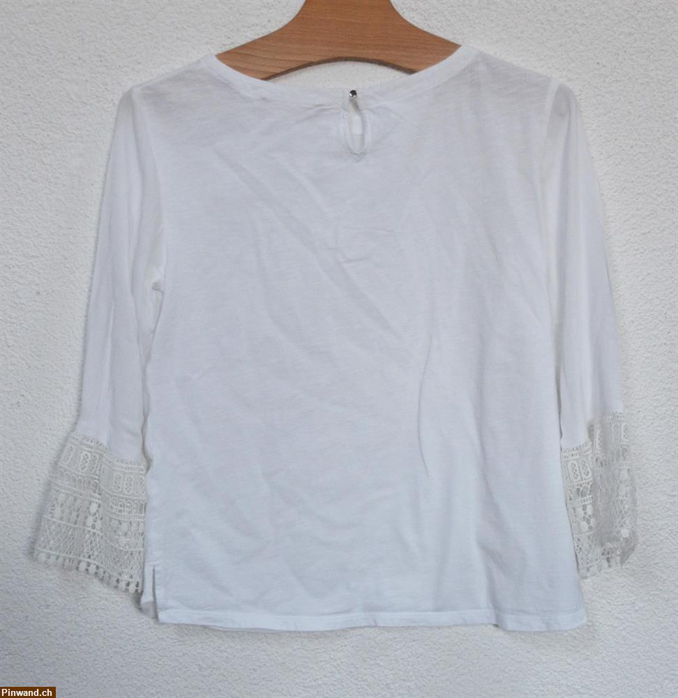 Bild 3: Weisse Bluse von s.Oliver mit Volant Ärmel mit Stickerei