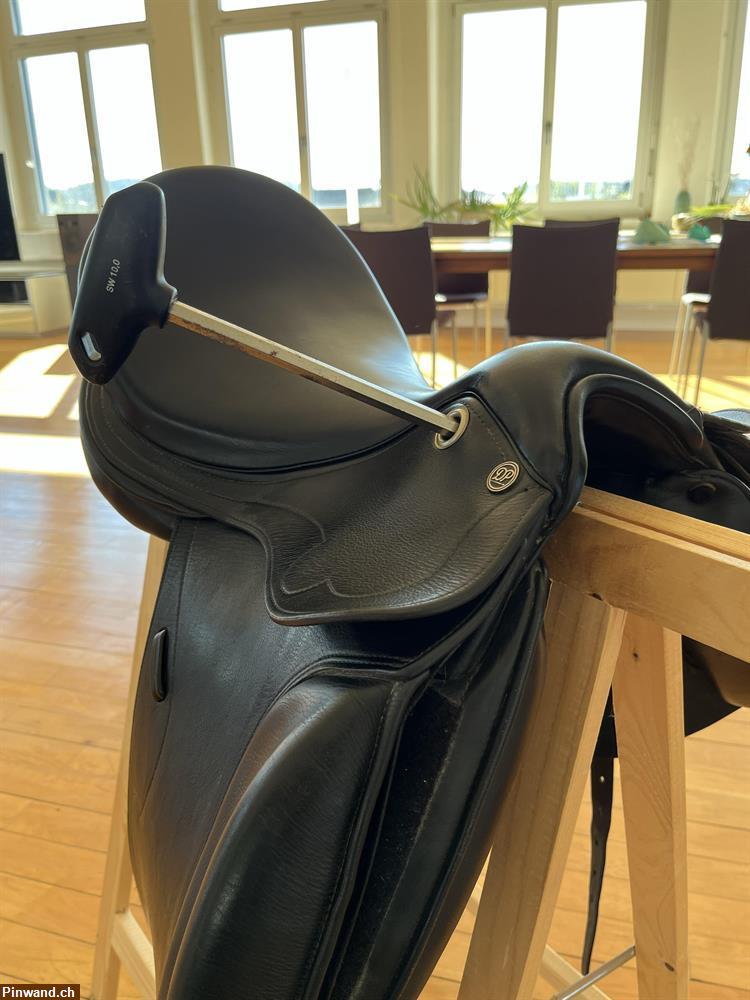 Bild 1: Deuber Dressursattel zu verkaufen