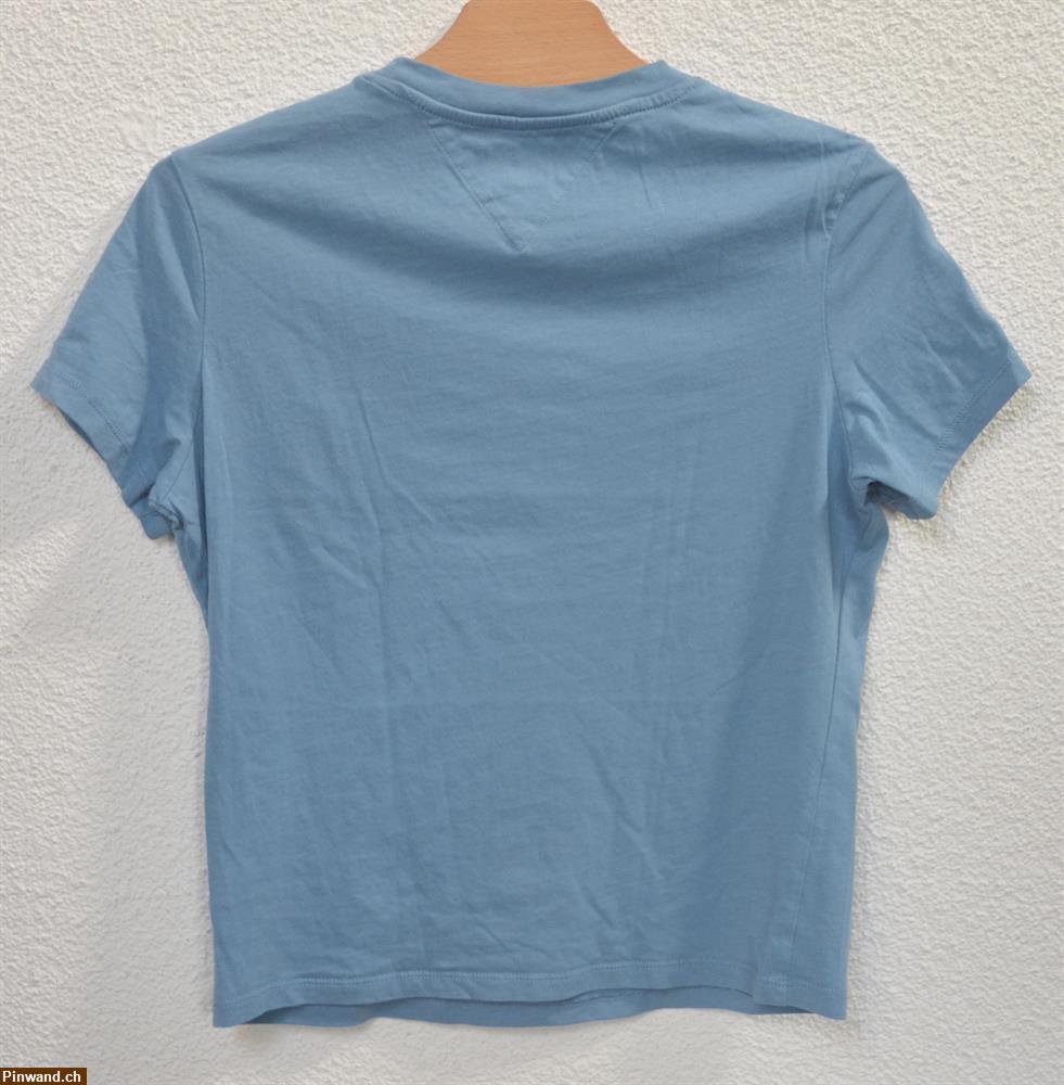 Bild 2: Rauchblaues T-Shirt von Tommy Hilfiger