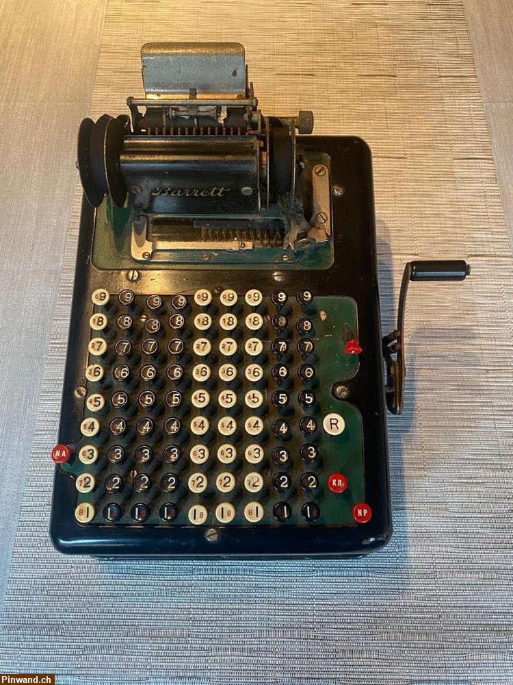 Bild 1: Alte Rechenmaschine zu verkaufen