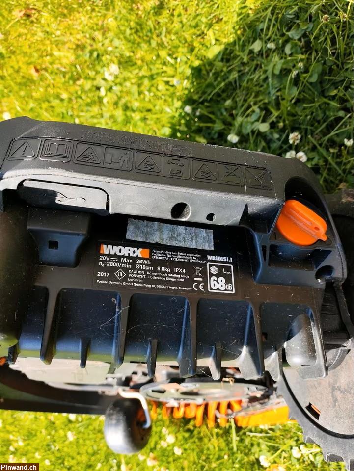 Bild 2: Rasenmäher WORX Landroid WR101SI.1 mit Garage