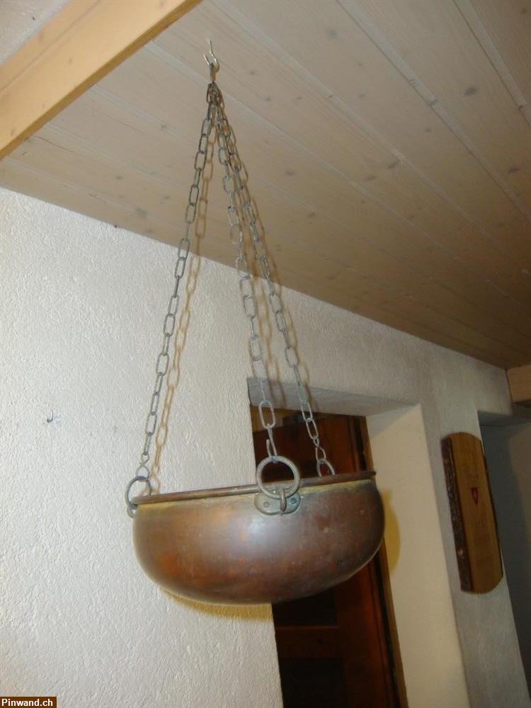 Bild 2: Kupferschale mit Kette