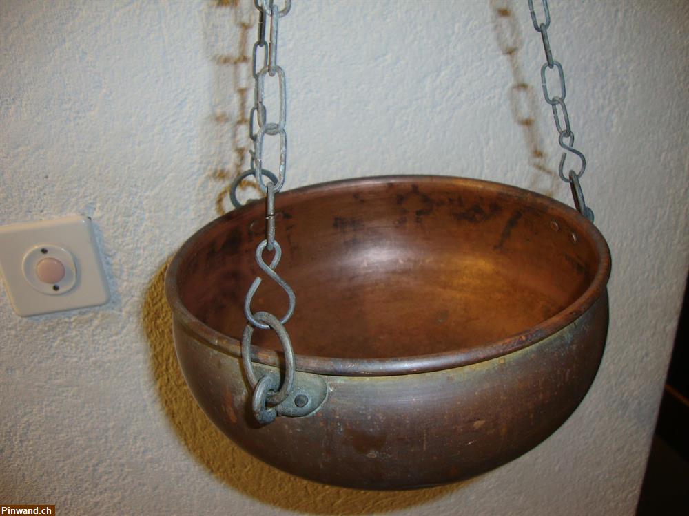 Bild 4: Kupferschale mit Kette