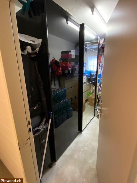 Bild 1: Spiegelschrank mit Schiebetüren, schwarz zu verkaufen