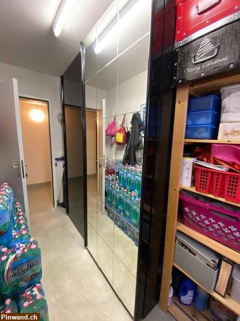 Bild 2: Spiegelschrank mit Schiebetüren, schwarz zu verkaufen