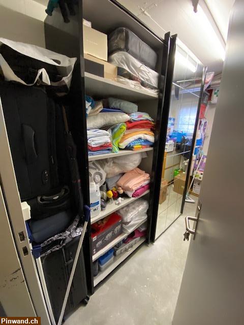 Bild 4: Spiegelschrank mit Schiebetüren, schwarz zu verkaufen