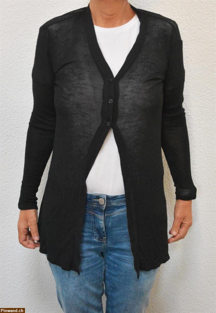 Bild 1: Sehr leichte, dünne, schwarze Jacke mit 3 Knöpfen