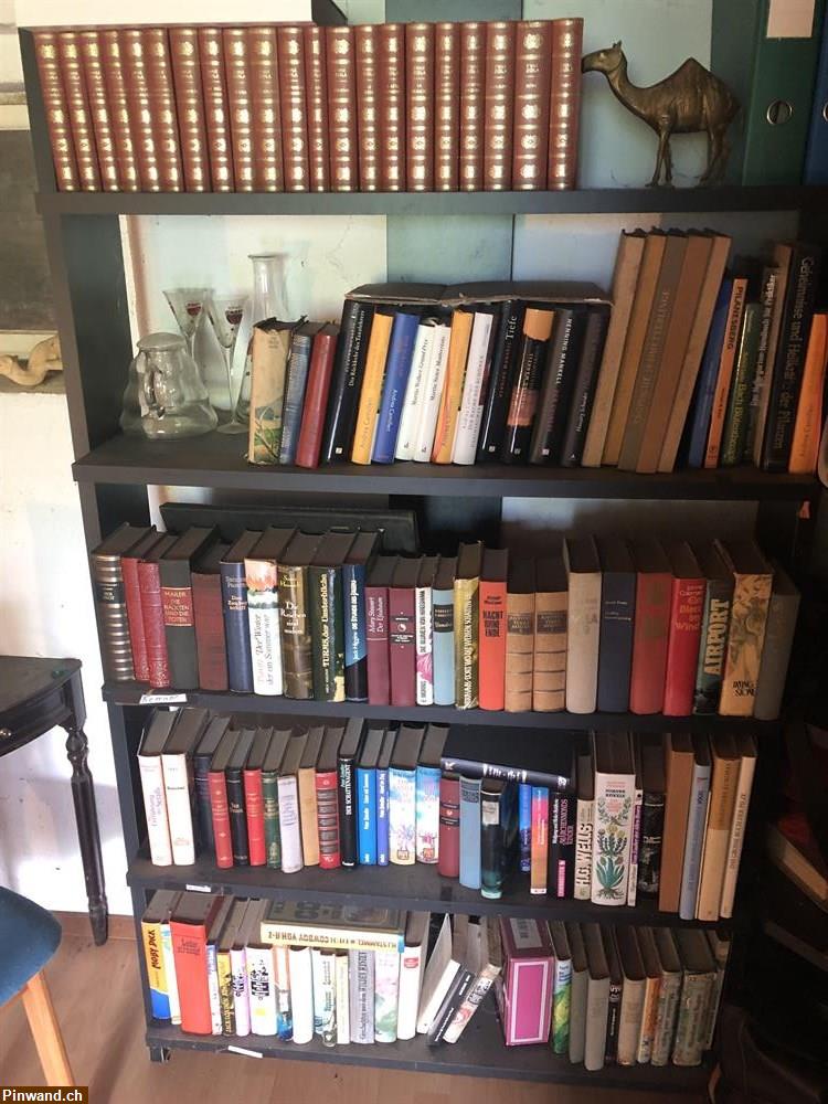 Bild 1: Gratis viele Bücher abzugeben