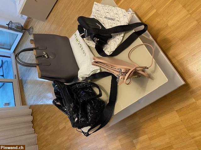 Bild 1: Handtaschen Longchamp, Zadig u. Voltaire, Vee Collective