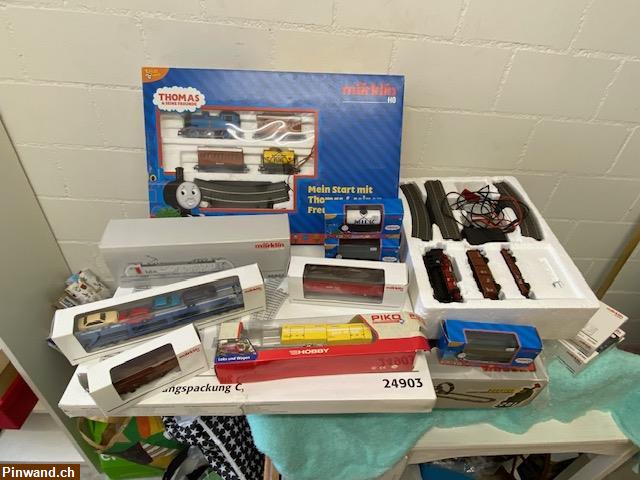 Bild 3: Gratis div. Spielzeug: Carrera- und Märklin-Bahn, Legos