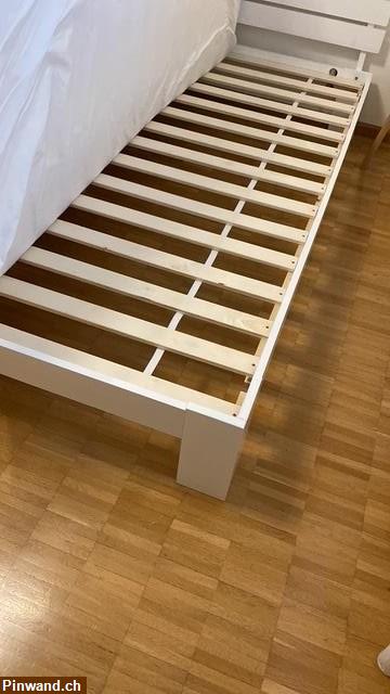 Bild 2: Gratis Holzbett weiss 180x200cm zu verschenken