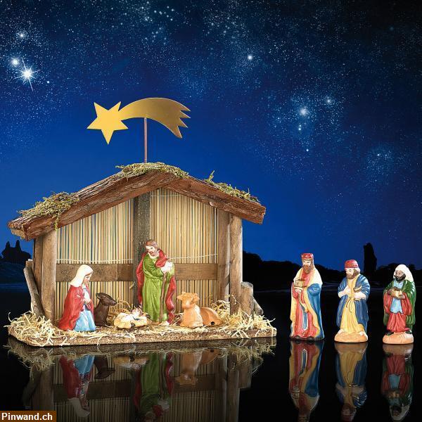 Bild 2: Weihnachtskrippe aus Porzellan - Stall aus Holz