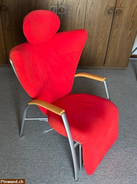 Bild 1: Roter Design Relaxsessel mit Fussablage zu verkaufen