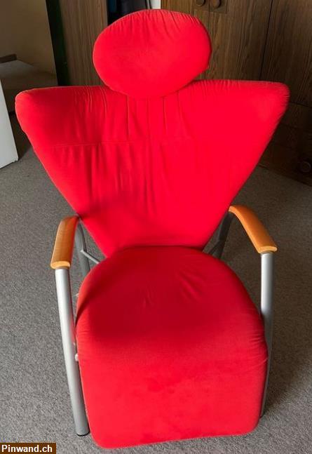 Bild 2: Roter Design Relaxsessel mit Fussablage zu verkaufen