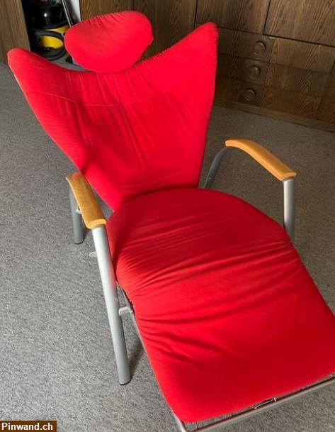 Bild 3: Roter Design Relaxsessel mit Fussablage zu verkaufen