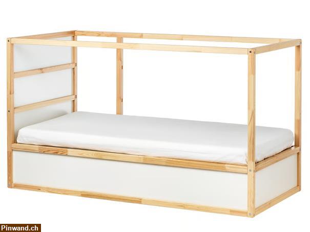 Bild 1: Kinderbett mit Vorhängen (IKEA Kura) zu verkaufen