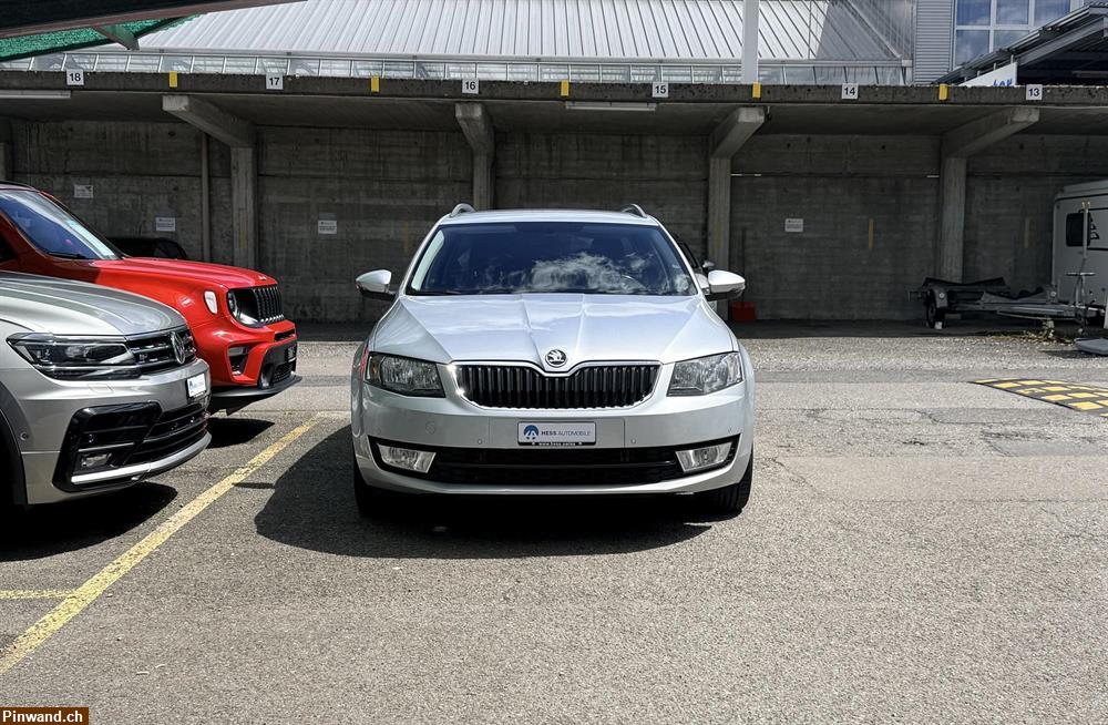 Bild 2: SKODA Octavia Combi 2.0 TDI Ambition 4x4 DSG AHK