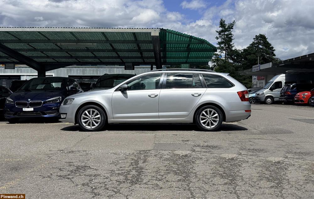 Bild 3: SKODA Octavia Combi 2.0 TDI Ambition 4x4 DSG AHK