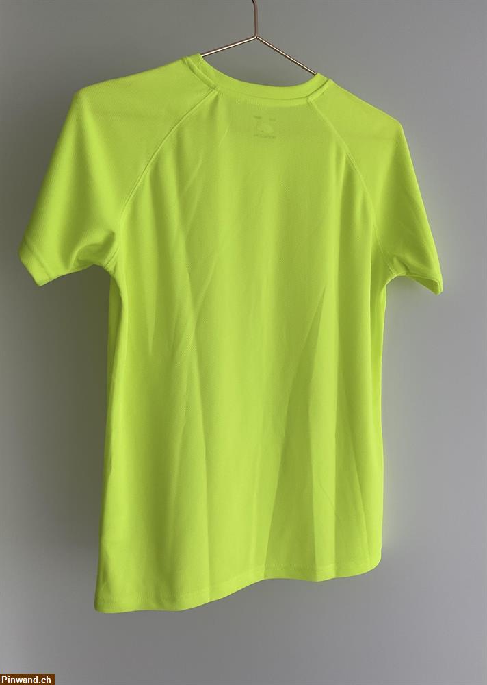 Bild 2: T- Shirt Gr. 152 zu verkaufen