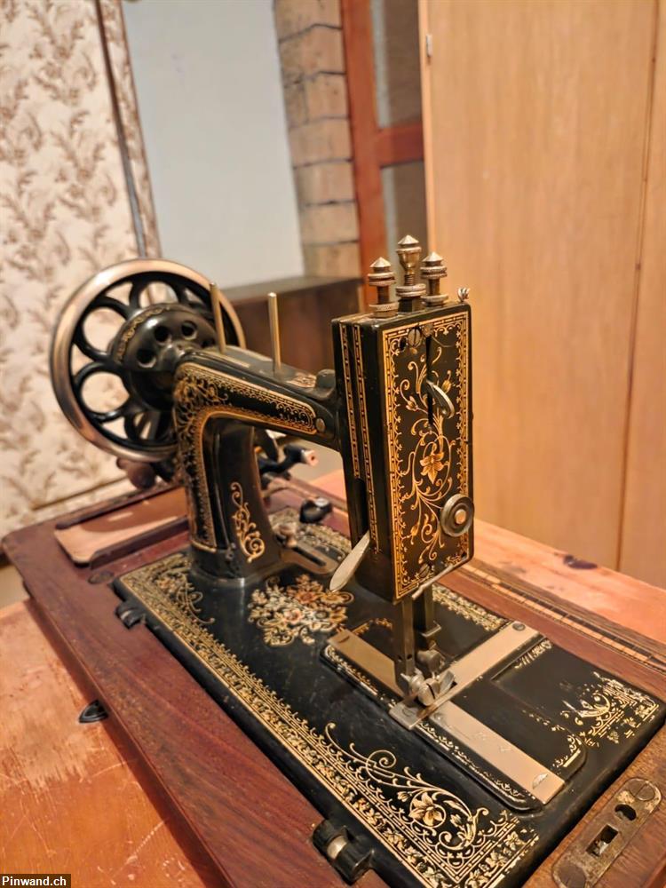 Bild 2: Alte Nähmaschine zu verkaufen