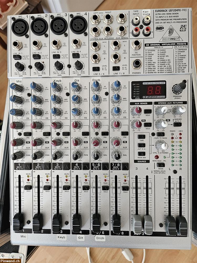 Bild 3: Behringer Eurorack UB1204FX-Pro mit Winkelrack