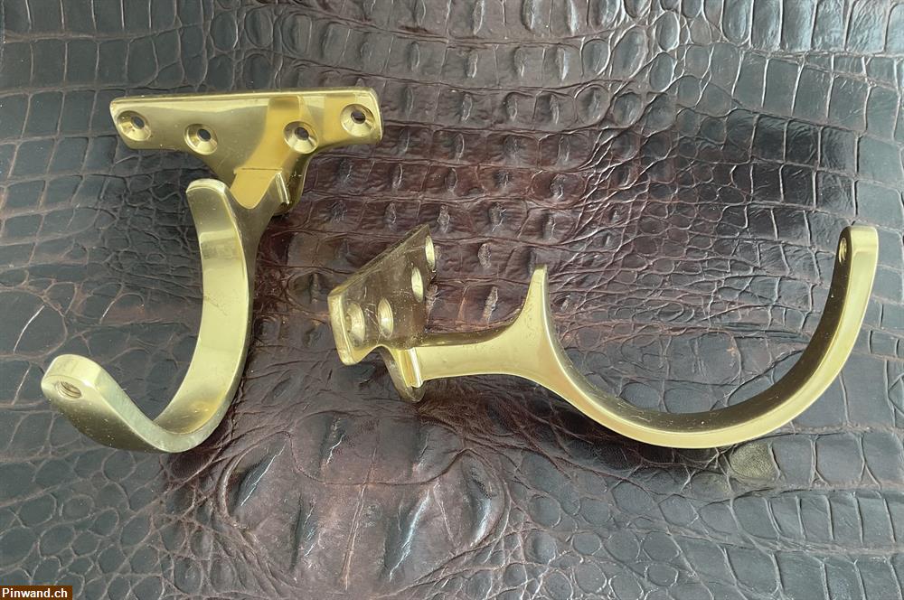 Bild 1: Zwei Haken für Vorhang - „ goldig“ Metall