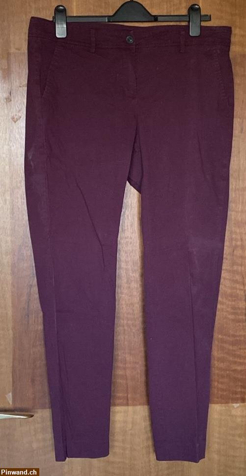 Bild 1: Gr. 44 auberginenfarbene Jeans von Milano