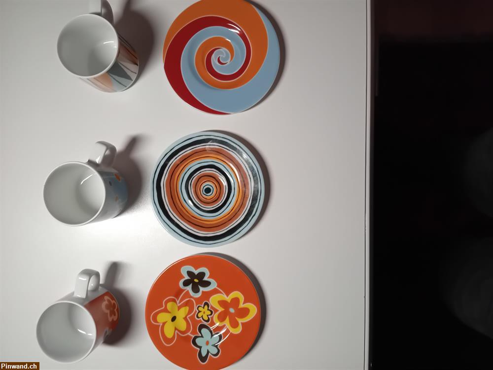 Bild 2: Verschiedene Kaffeetassen mit Untersatz abzugeben
