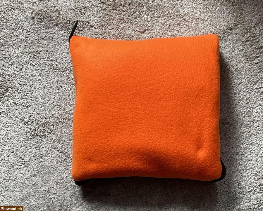 Bild 1: 2-in-1 Kissen oder Kuscheldecke zu verkaufen