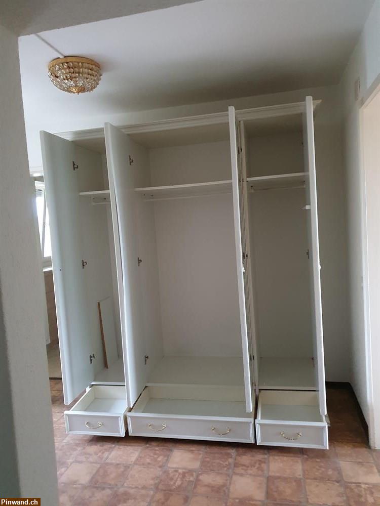 Bild 2: Spiegelschrank mit 4 Türen zu verschenken