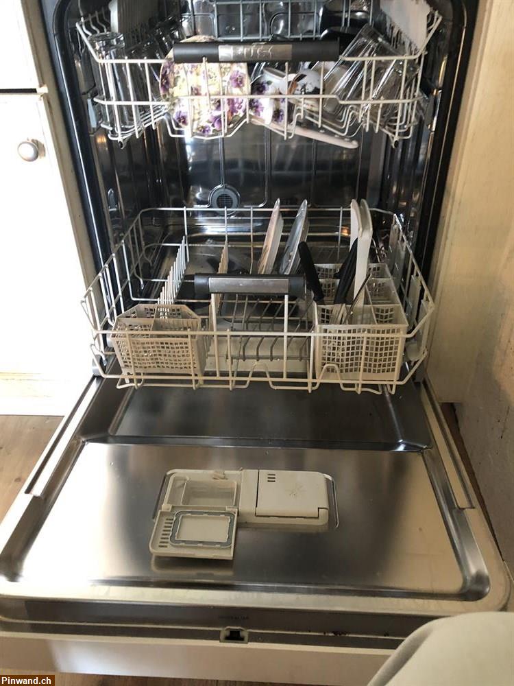 Bild 2: Gratis Abwaschmaschine, elektr. Kocherd u. Kühlschrank
