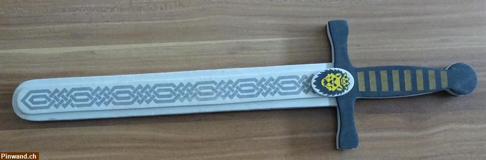 Bild 2: Schaumstoff-Schwert von Legoland