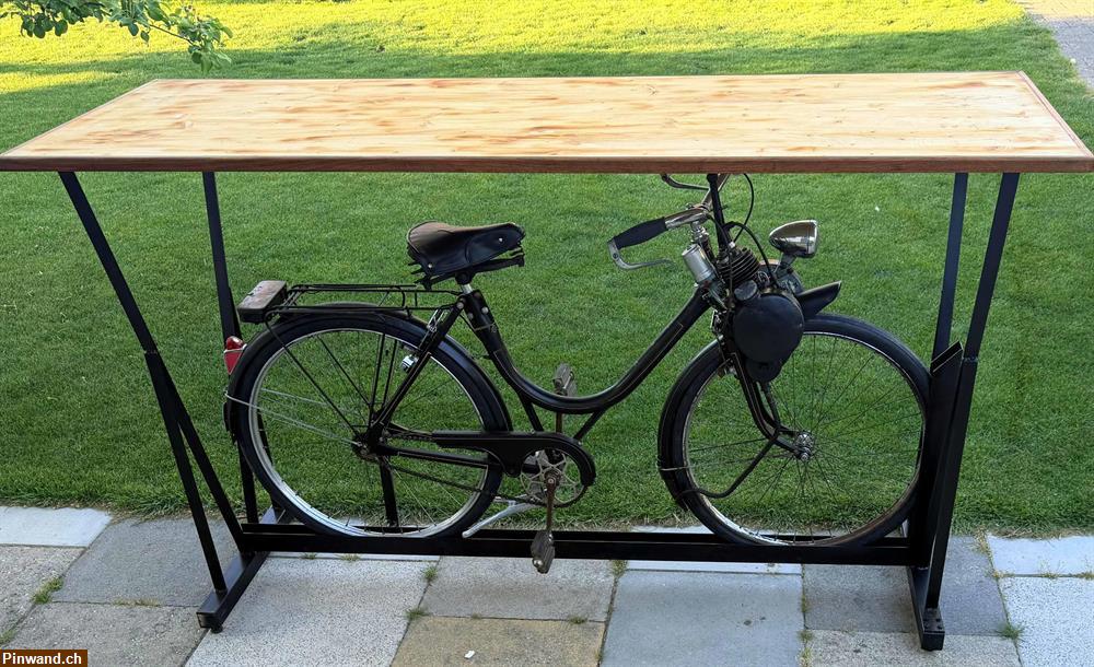 Bild 1: Stehtisch mit Velosolex Hispano Suiza zu verkaufen