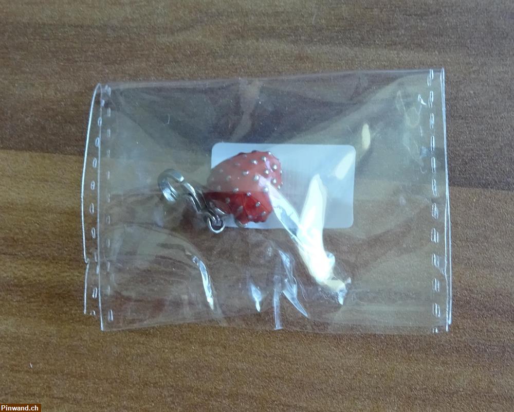 Bild 1: Charm Erdbeere für Kette oder Bettelarmband