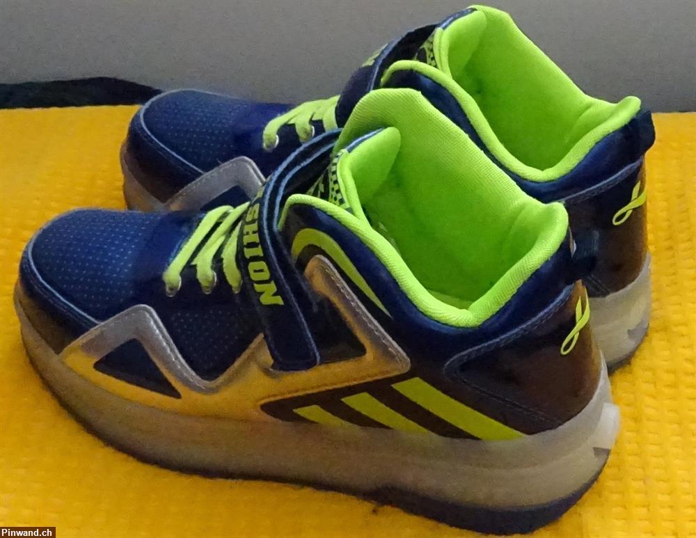 Bild 2: Gr. 39 Schuhe mit zwei Rädern Wheelys Led