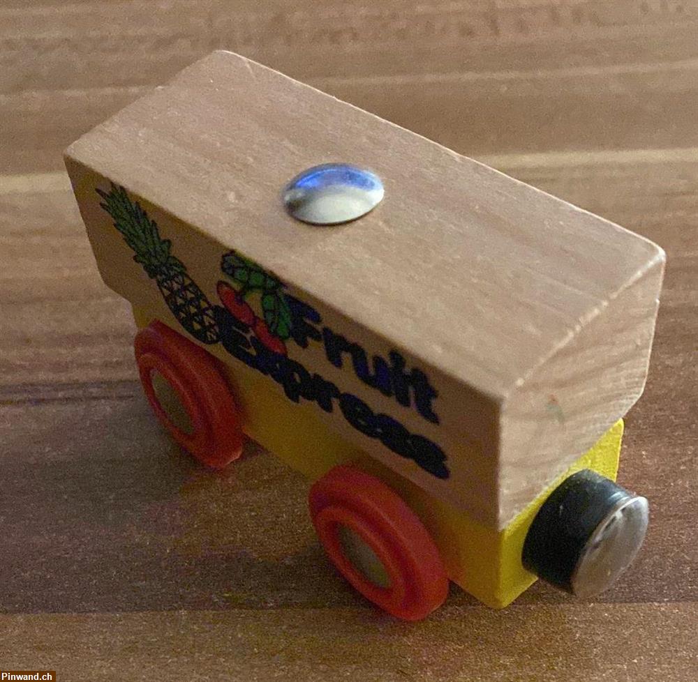Bild 2: Brio Anhänger Fruit Express zur Holzeisenbahn