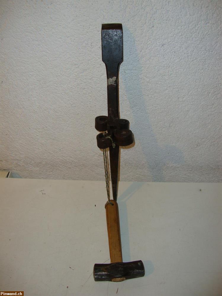 Bild 2: Dengelstock mit Hammer zu verkaufen