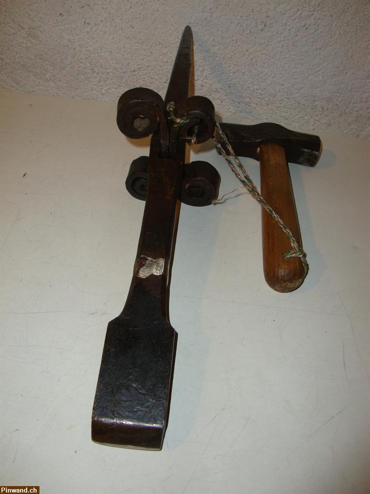 Bild 3: Dengelstock mit Hammer zu verkaufen