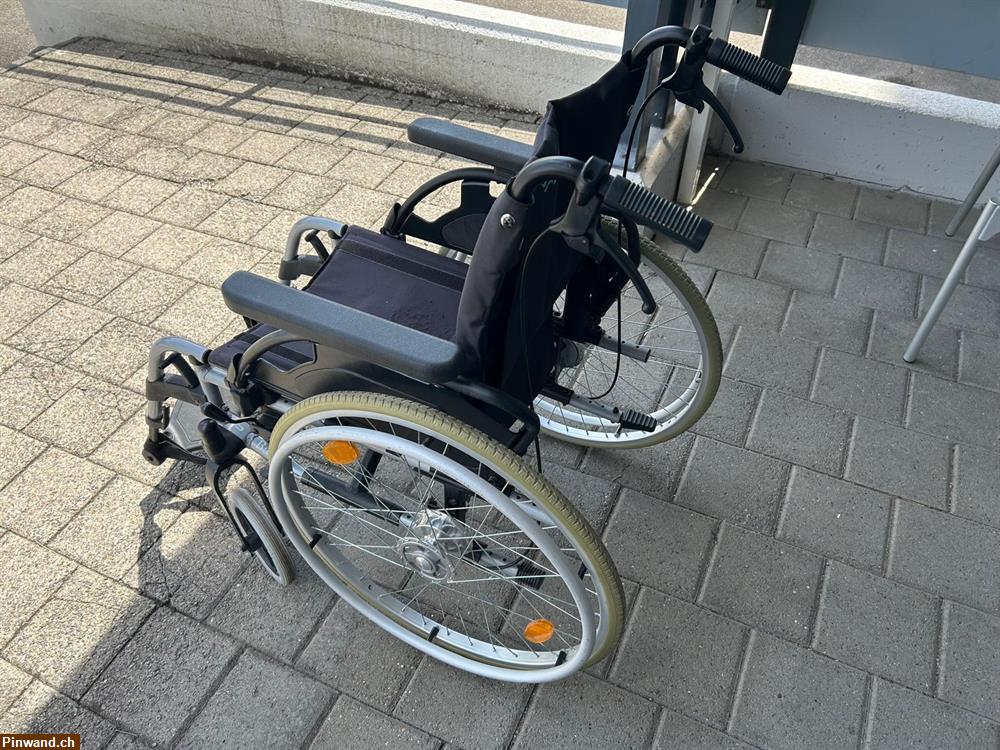 Bild 1: Neuwertiger Rollstuhl BREEZY zu verkaufen