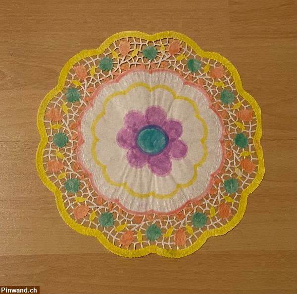 Bild 1: Farbiges Mandala Nr. 10 in gelb, grün, orange, rosa, weiss...