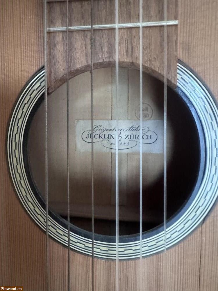 Bild 2: Begleit-Gitarre abzugeben inkl. Tragtasche mit Rückenbändeln