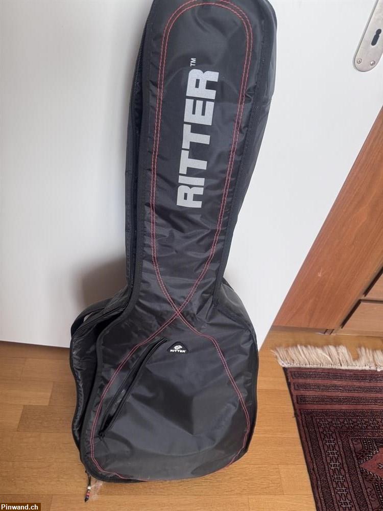 Bild 4: Begleit-Gitarre abzugeben inkl. Tragtasche mit Rückenbändeln